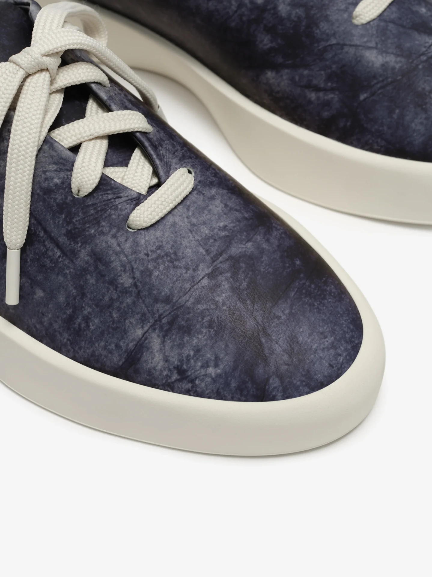 101 SNEAKERS IN WASHED INDIGO