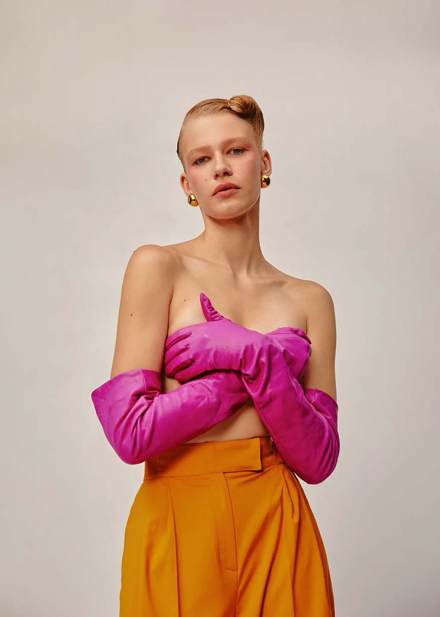 SCARLETT LONG LEATHER GLOVES IN FUCHSIA