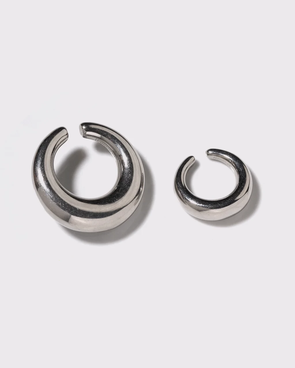 CIRCLE CUFFS IN SILVER