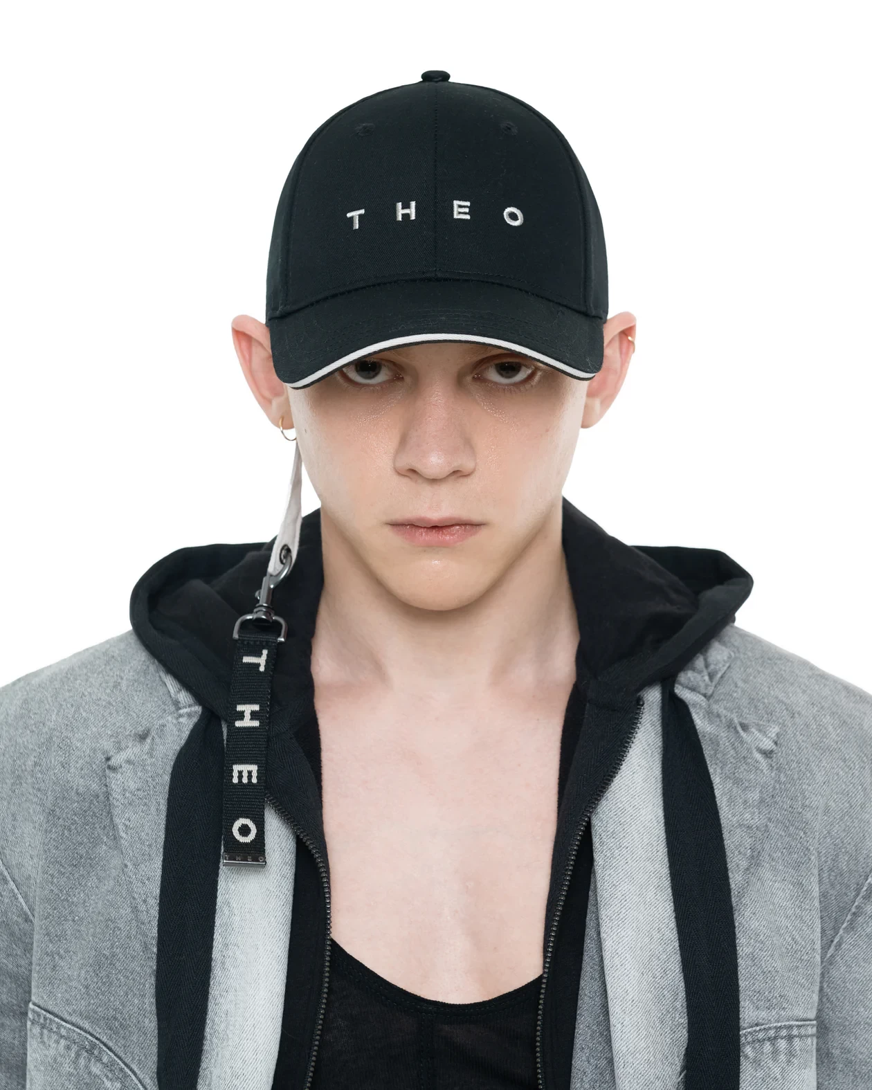 THEO CAP IN BLACK WITH KEYCHAIN