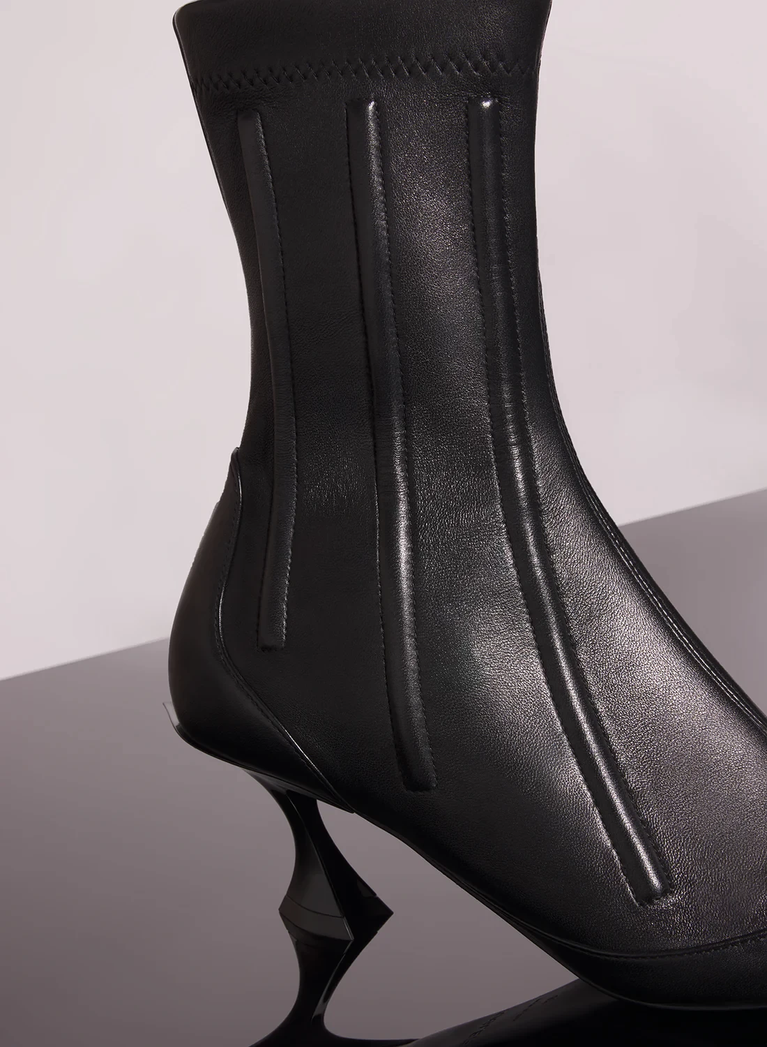 KITTEN ANKLE BOOT CALFSKIN BLACK /BLACK HEEL