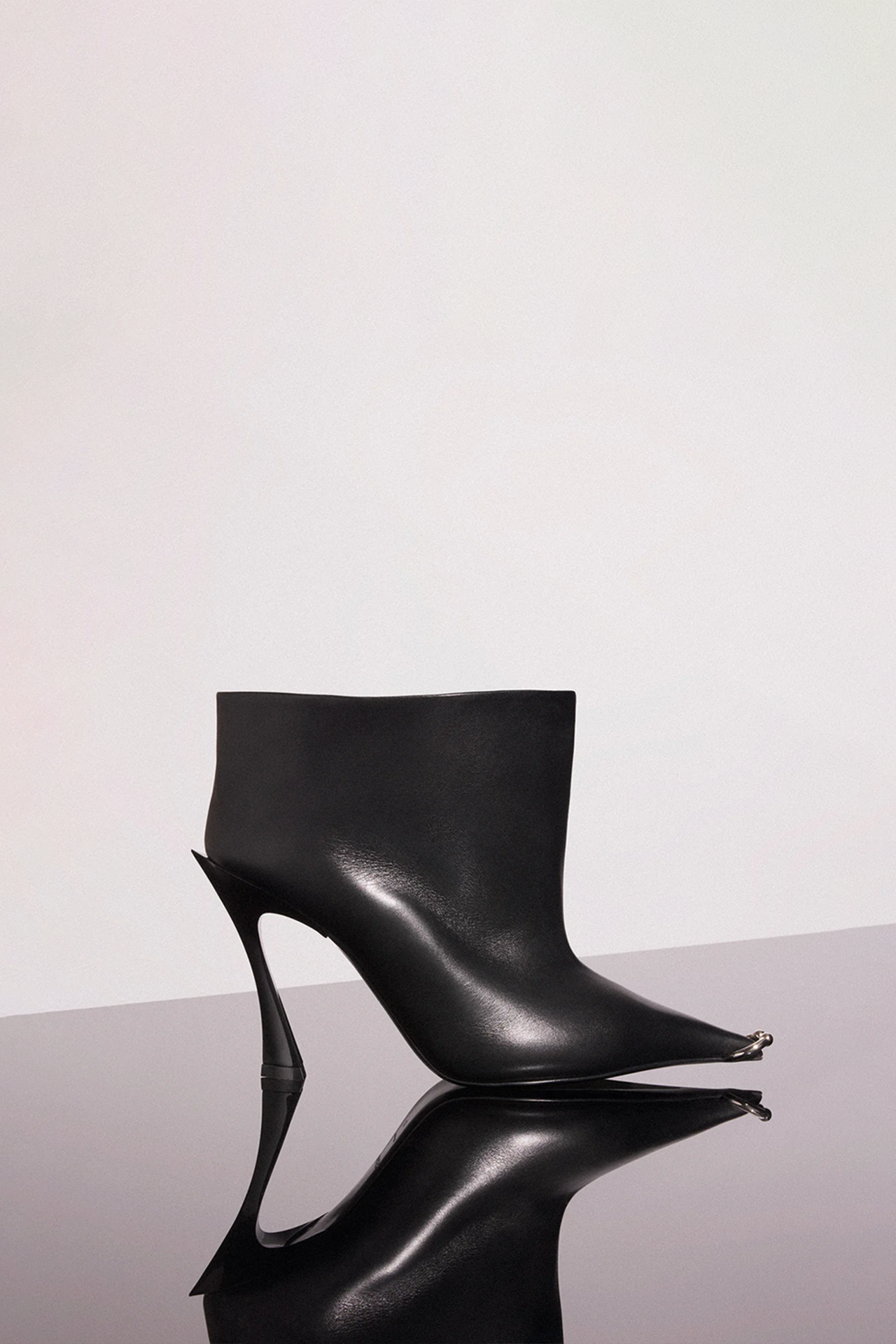 PIERCING ANKLE BOOT CALFSKIN BLACK / BLACK HEEL