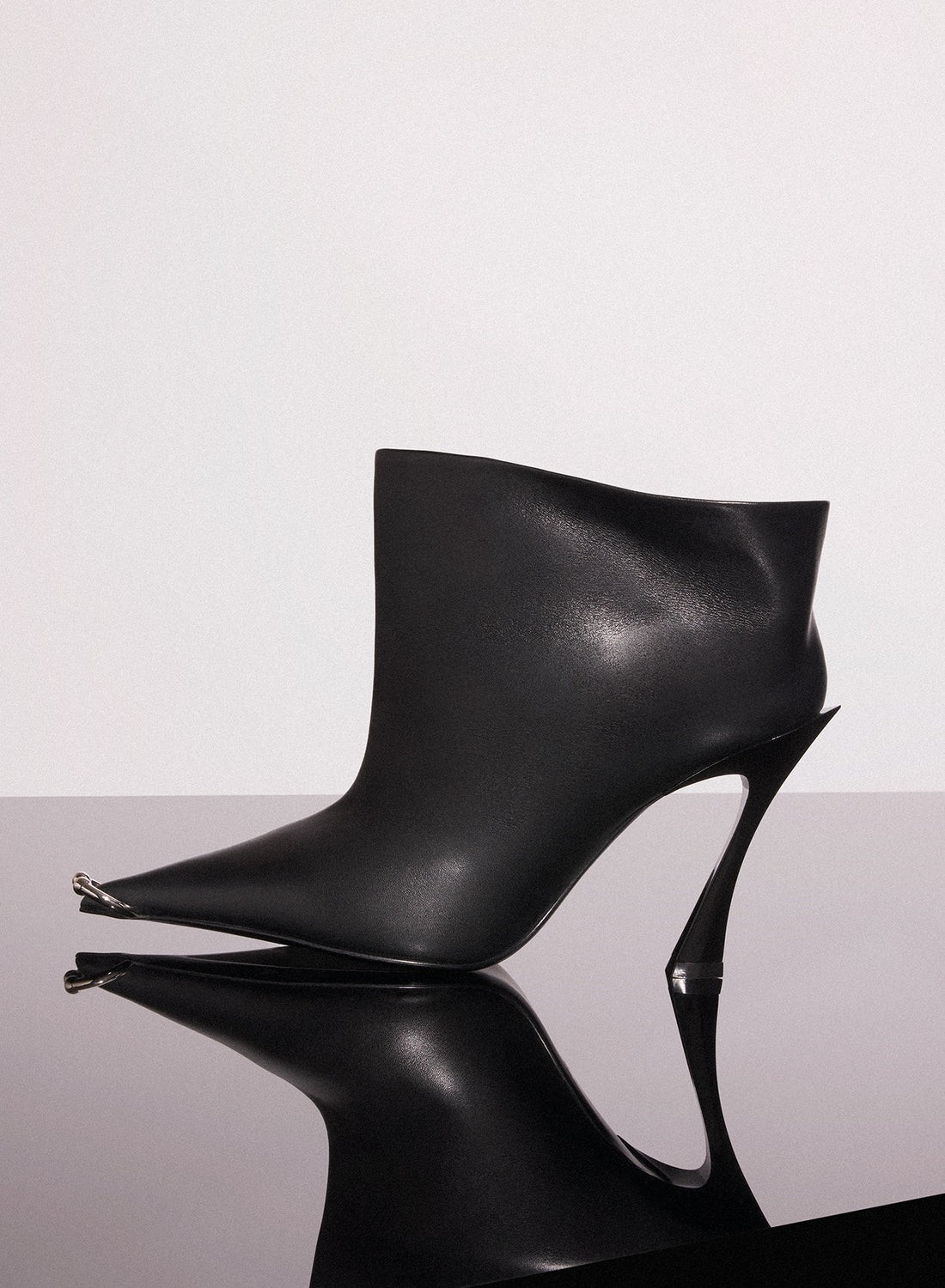 PIERCING ANKLE BOOT CALFSKIN BLACK / BLACK HEEL