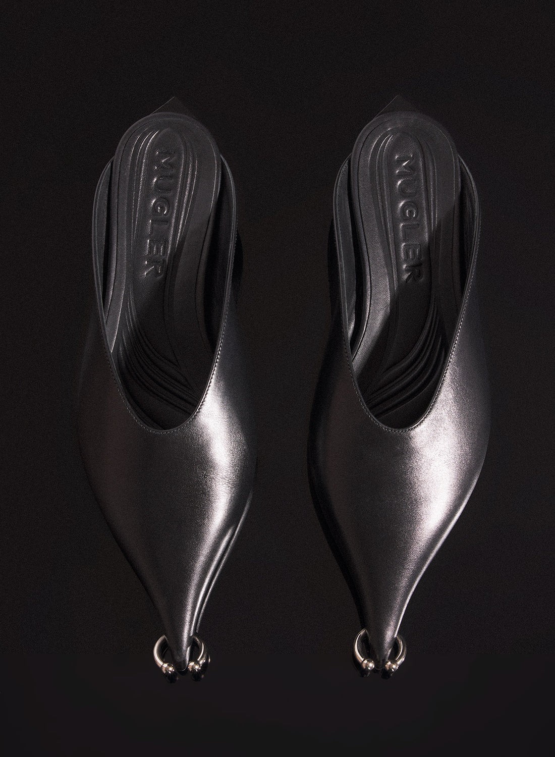 PIERCING POINTY FLAT CALFSKIN BLACK