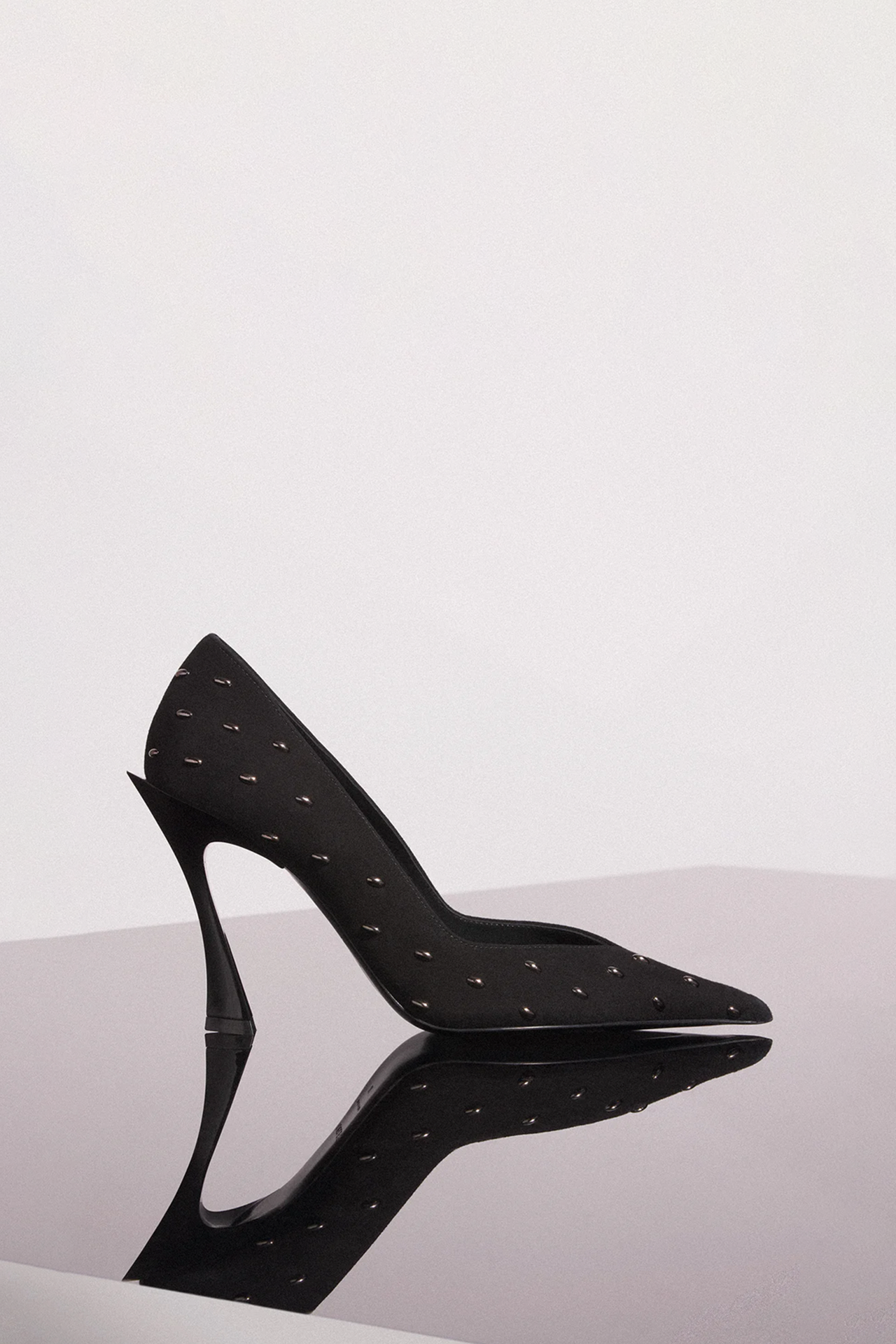 PUMP SUEDE BLACK / BLACK HEEL