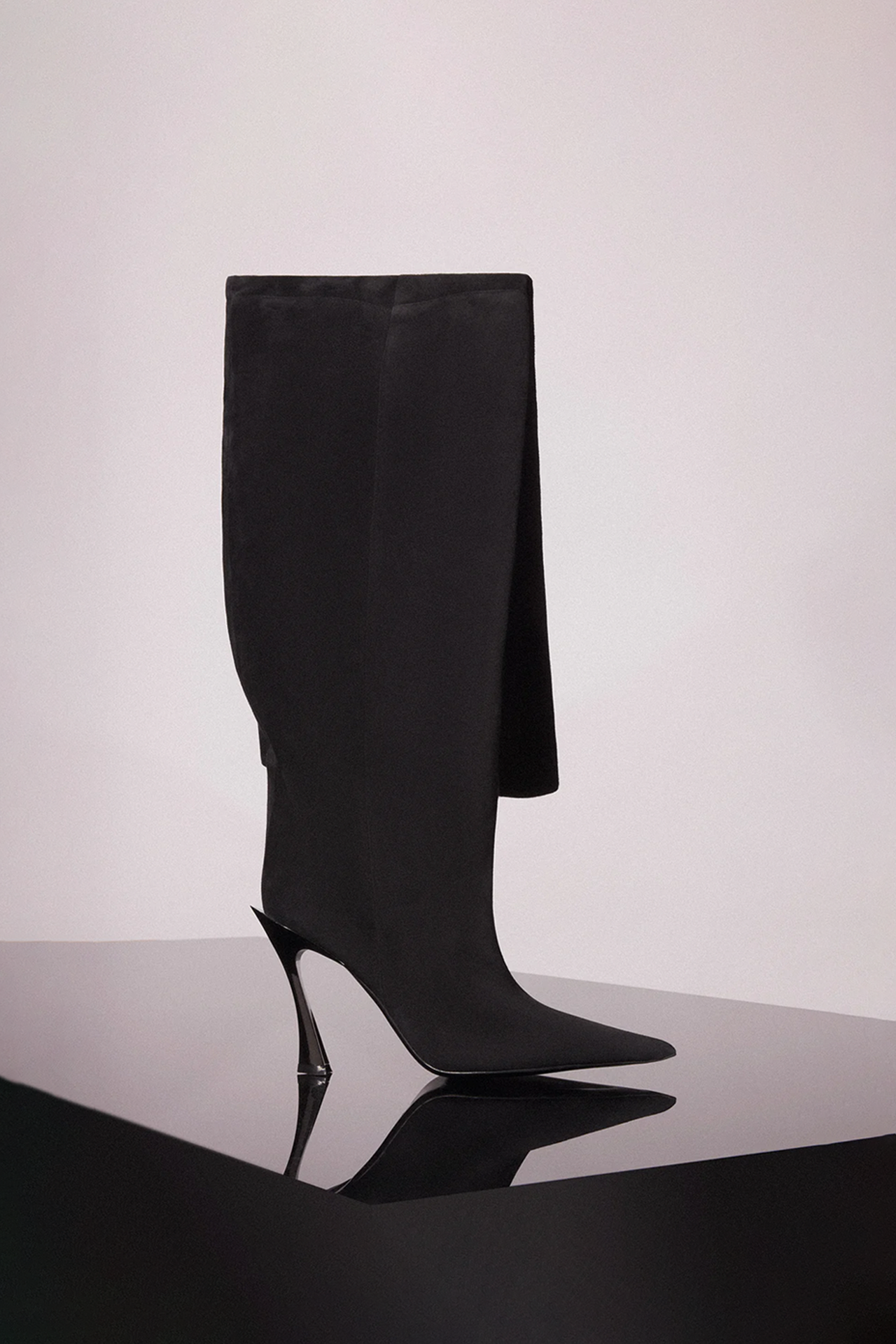 THIGH HIGH BOOT SUEDE BLACK / GUNMETAL HEEL