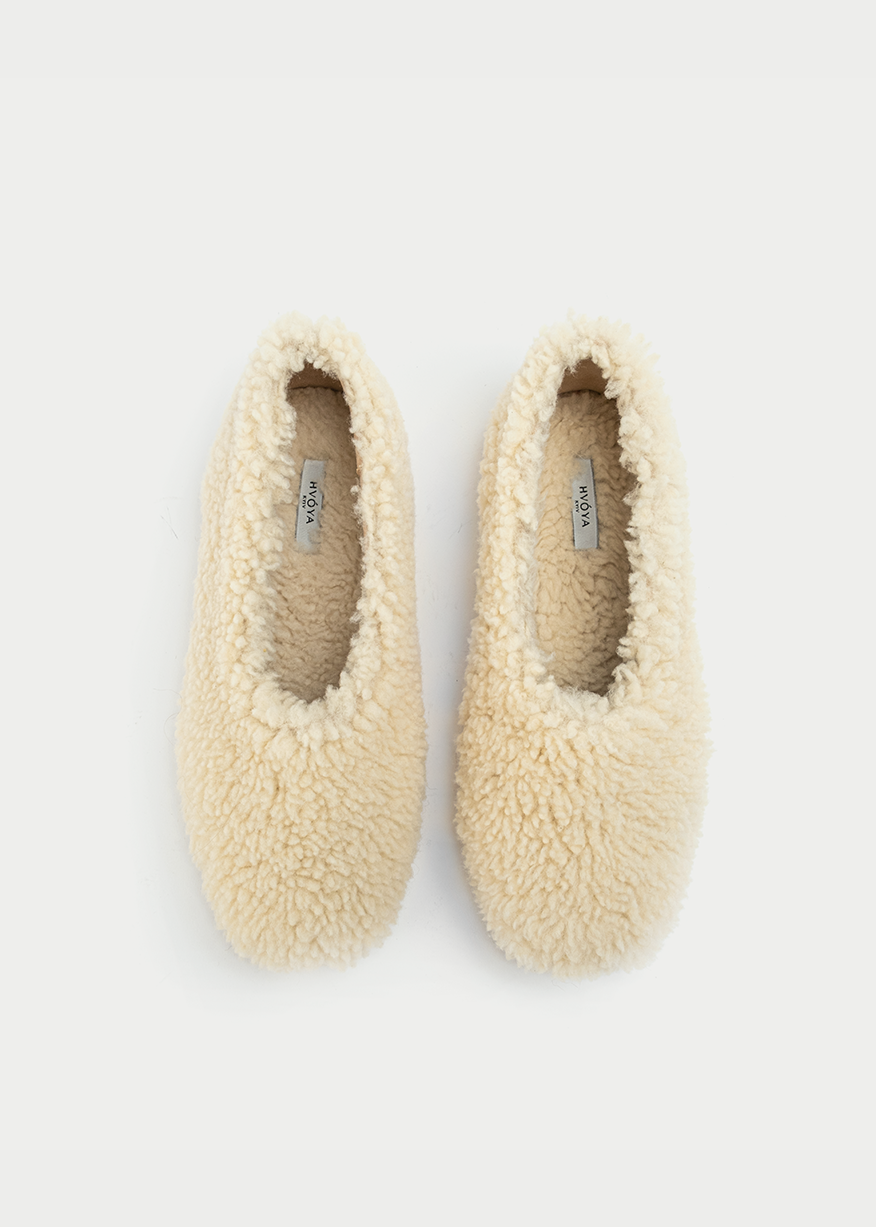 FUR-FUR BALLERINAS IN MILK / SHORT