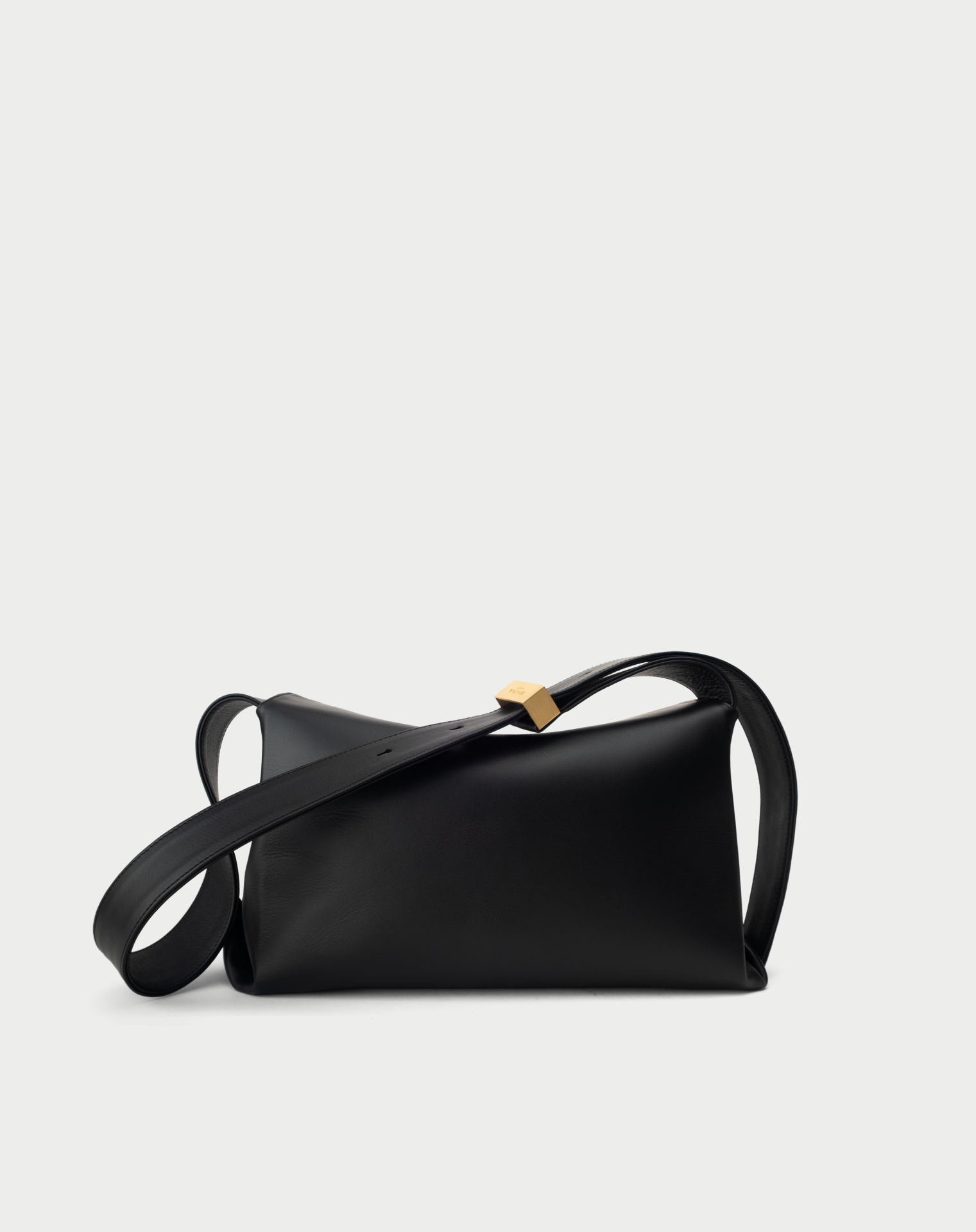 NICHE BAG IN BLACK