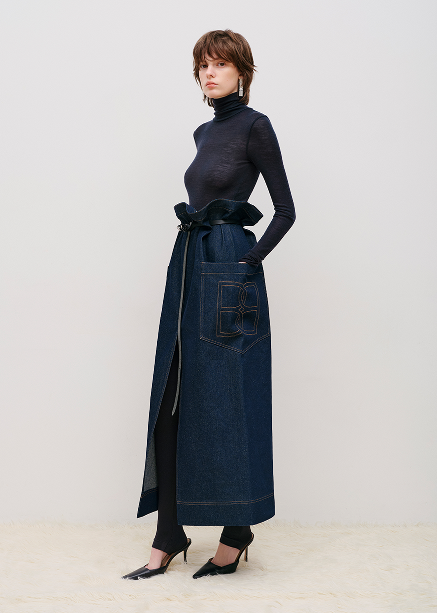 RECTANGULAR DENIM SKIRT IN DARK BLUE