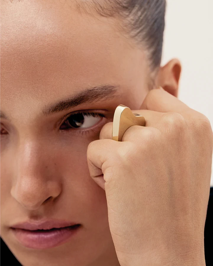 PEBBLE 01 EAR CUFF/RING IN YELLOW GOLD