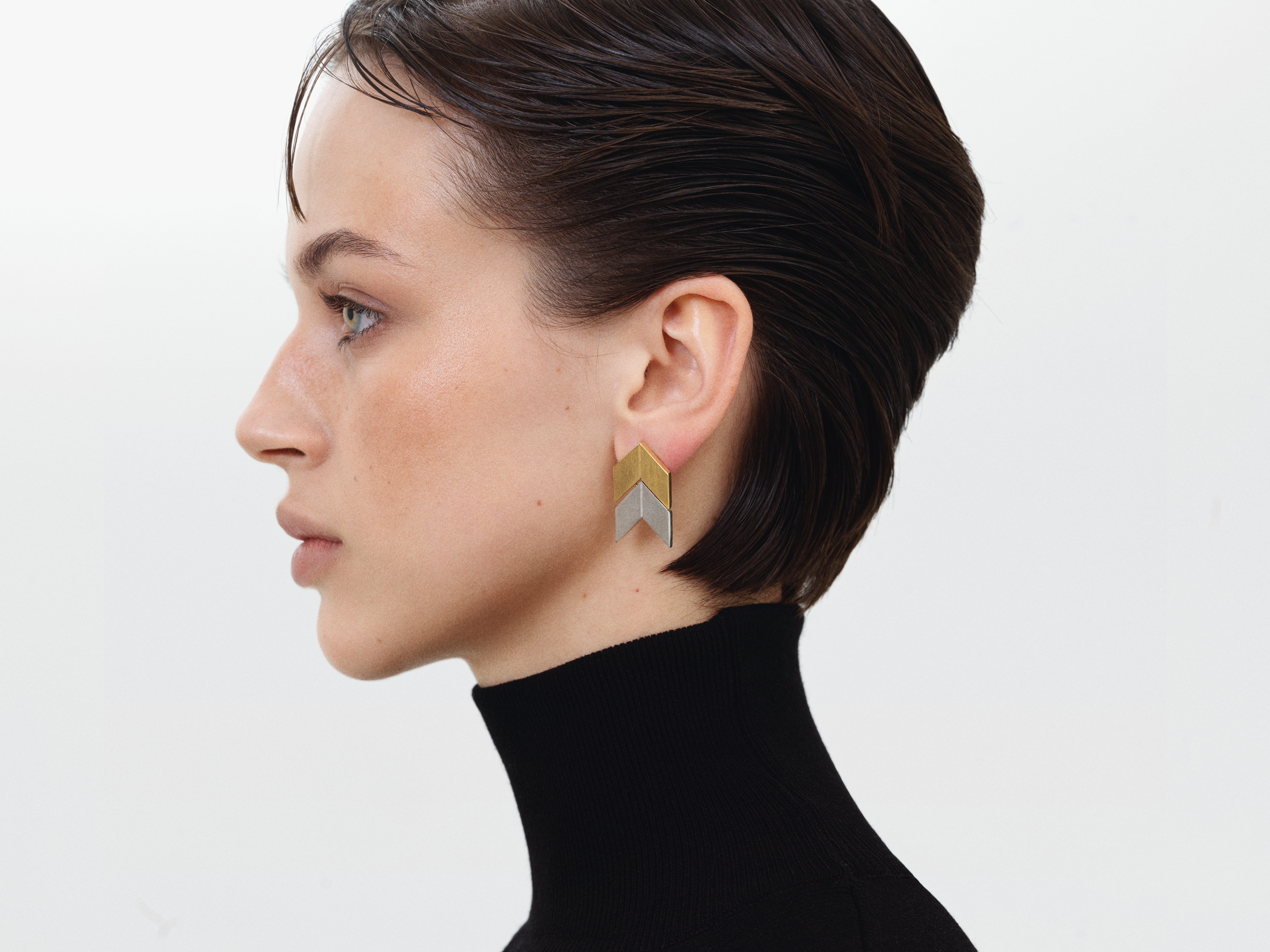 TWO-COLOR GRAINS EARRINGS