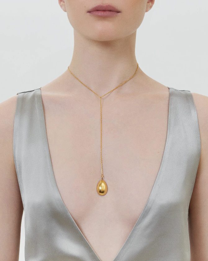 SMALL EGG WITH CHAIN IN GOLD