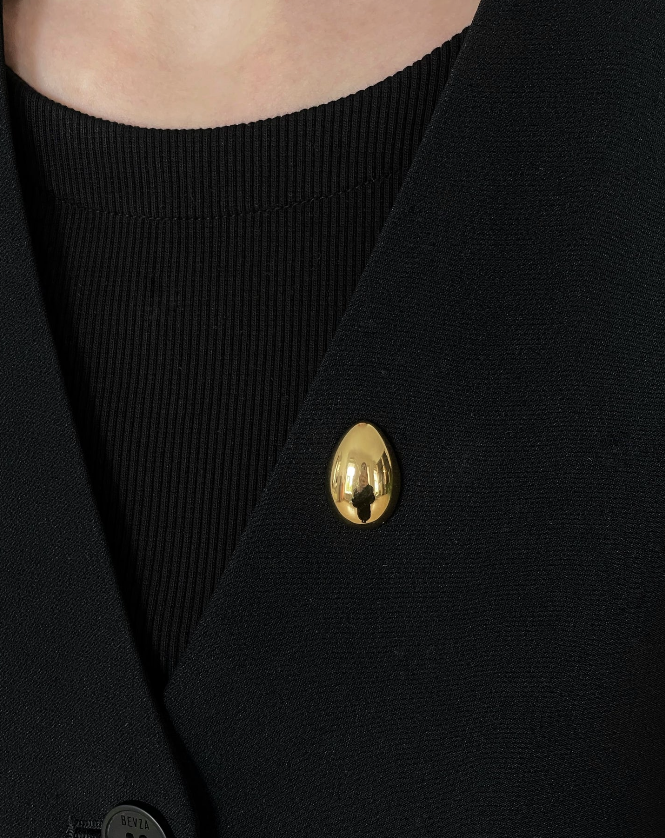 SMALL EGG PIN IN GOLD