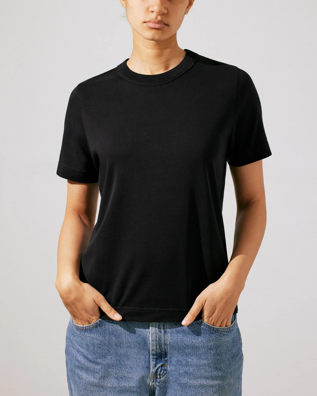 HEAVYWEIGHT T-SHIRT IN BLACK