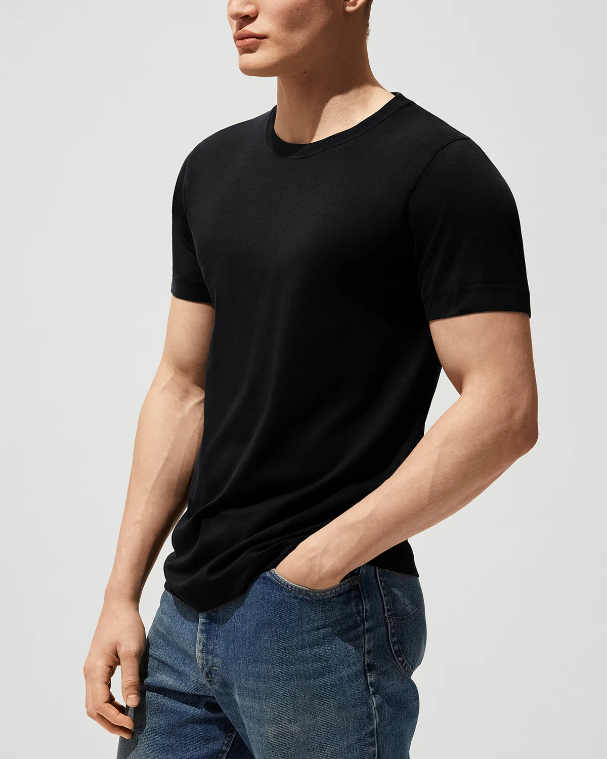 MIDWEIGHT T-SHIRT IN BLACK