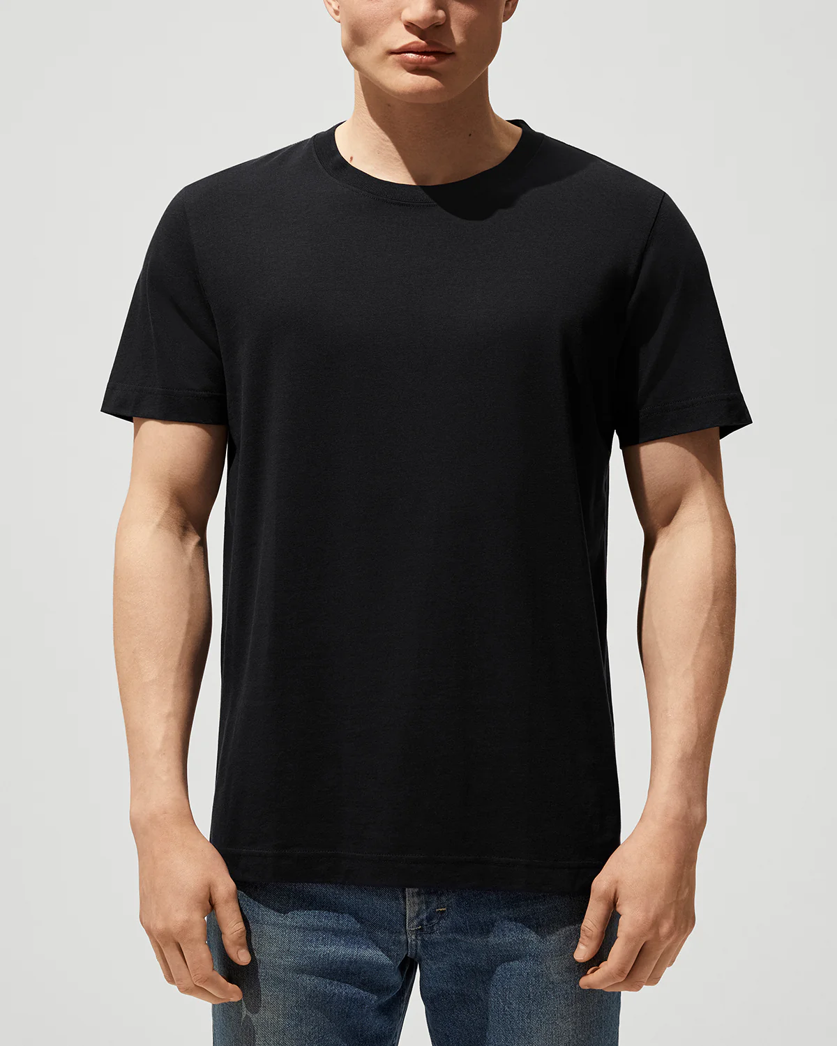 MIDWEIGHT T-SHIRT IN BLACK