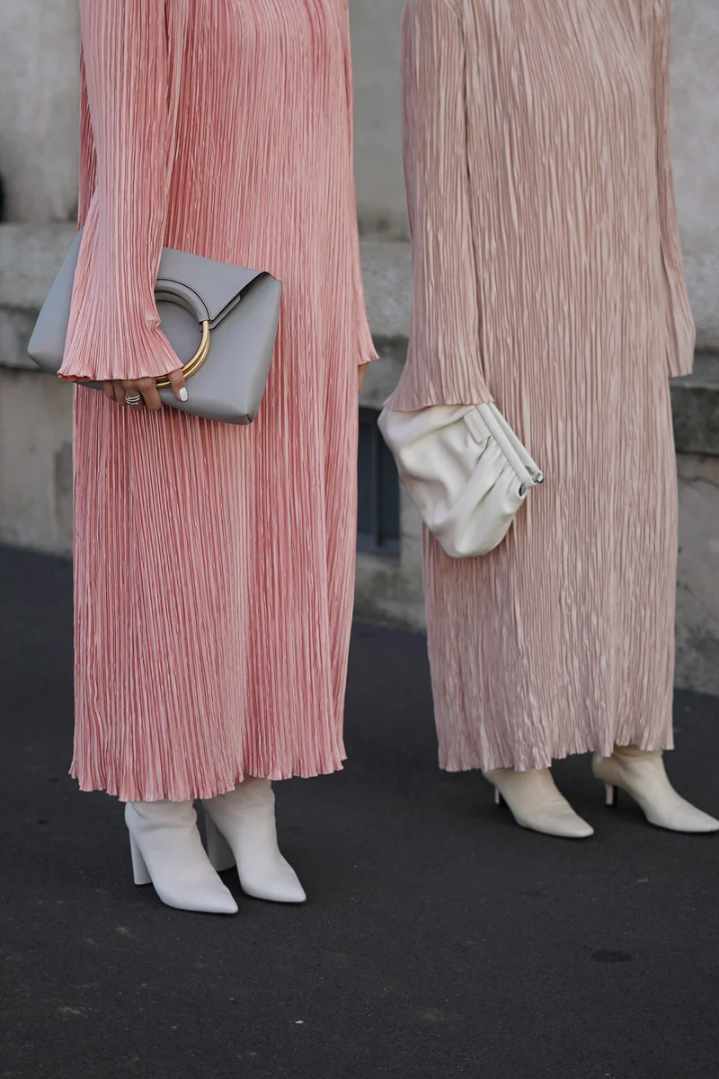 VOGUE DRESS IN DUSTY PINK