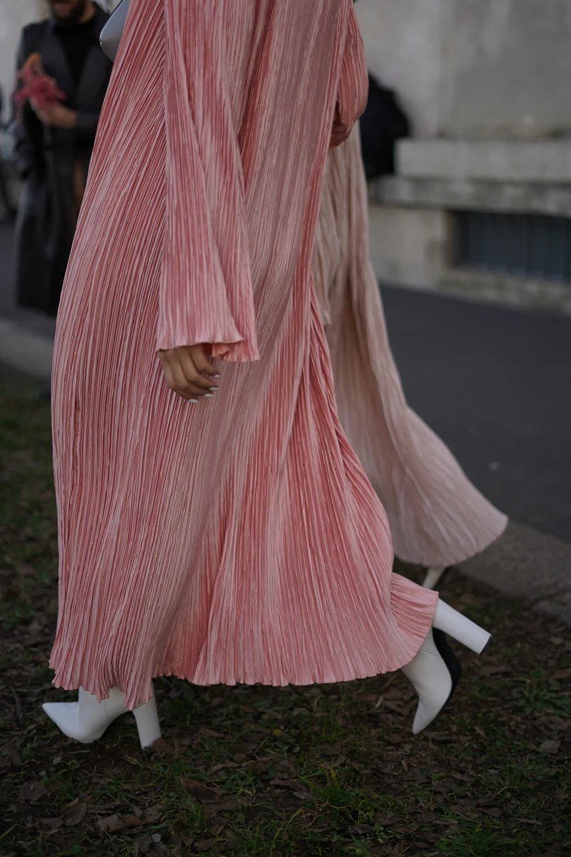 VOGUE DRESS IN DUSTY PINK