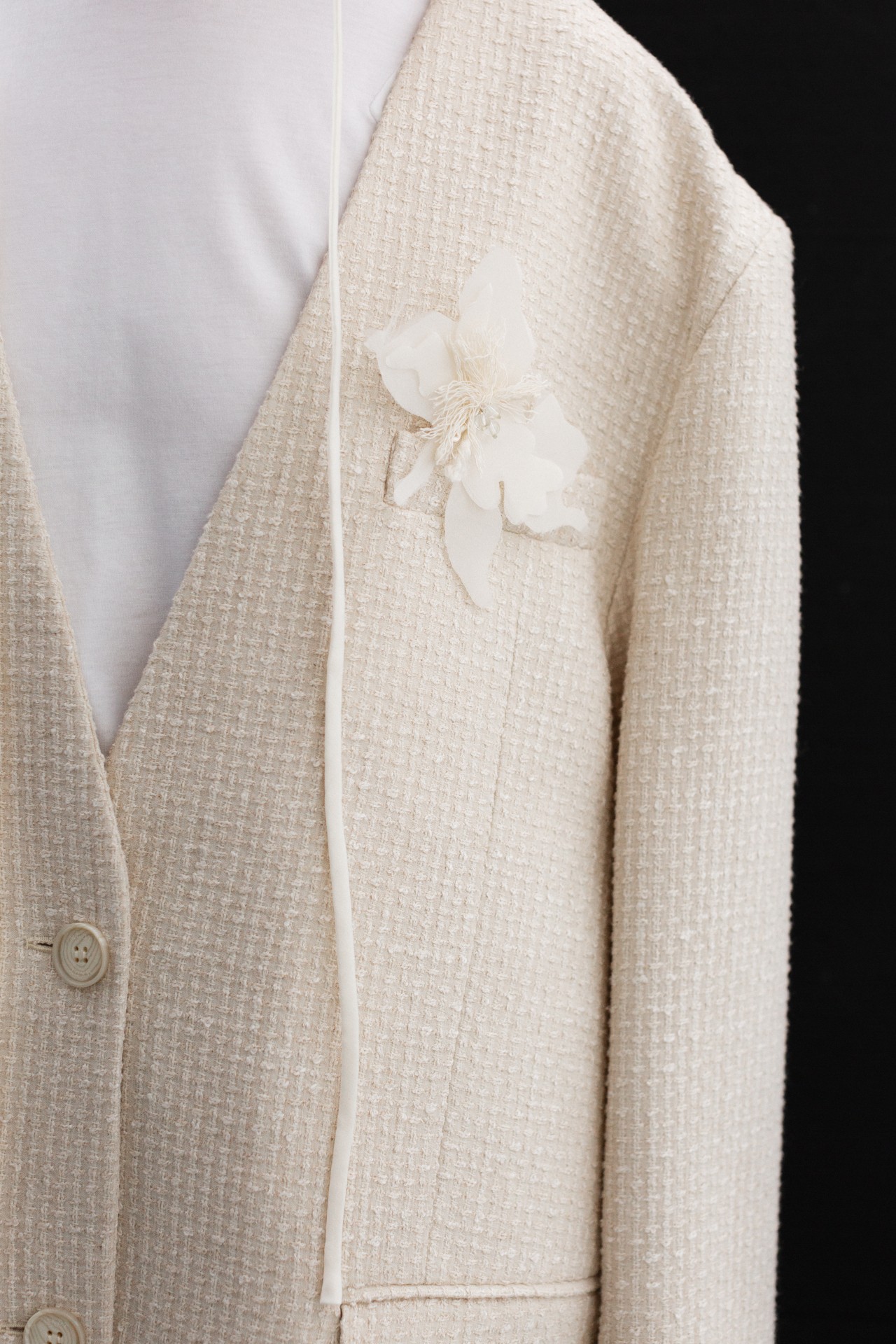 AMANDA SILK BROOCH IN IVORY