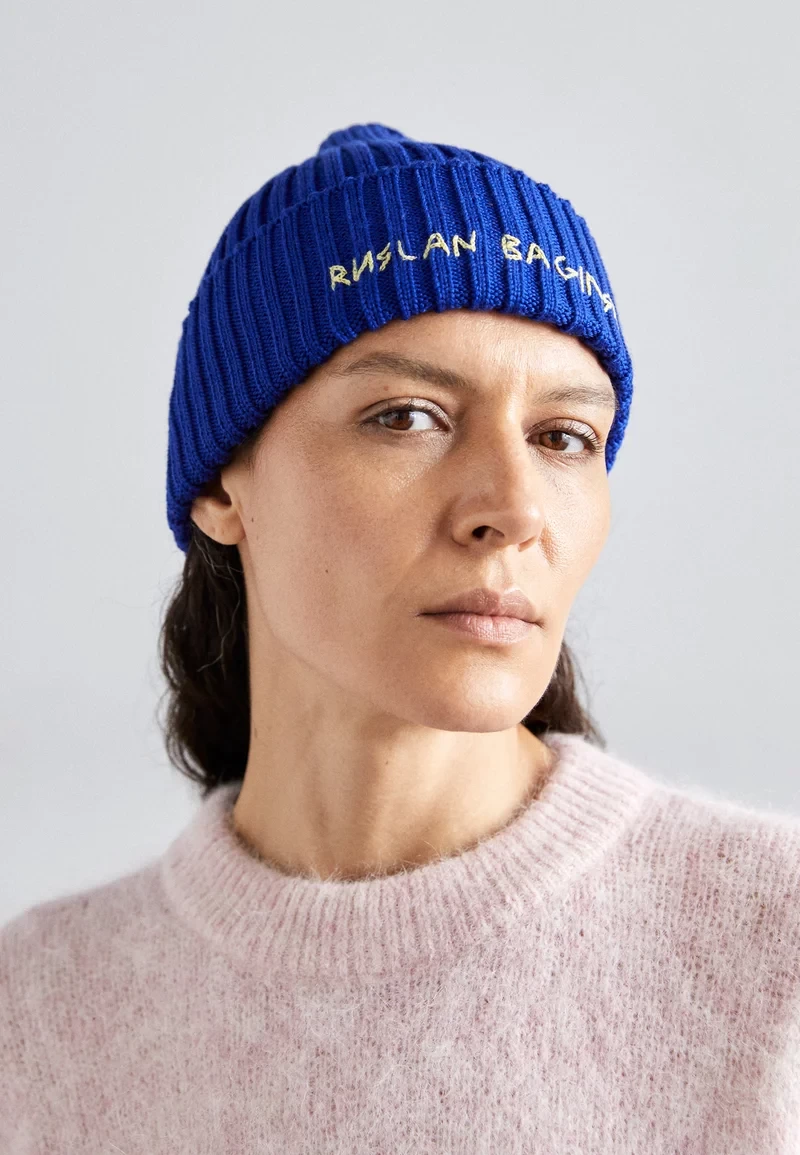 BEANIE EMBROIDERED IN BLUE