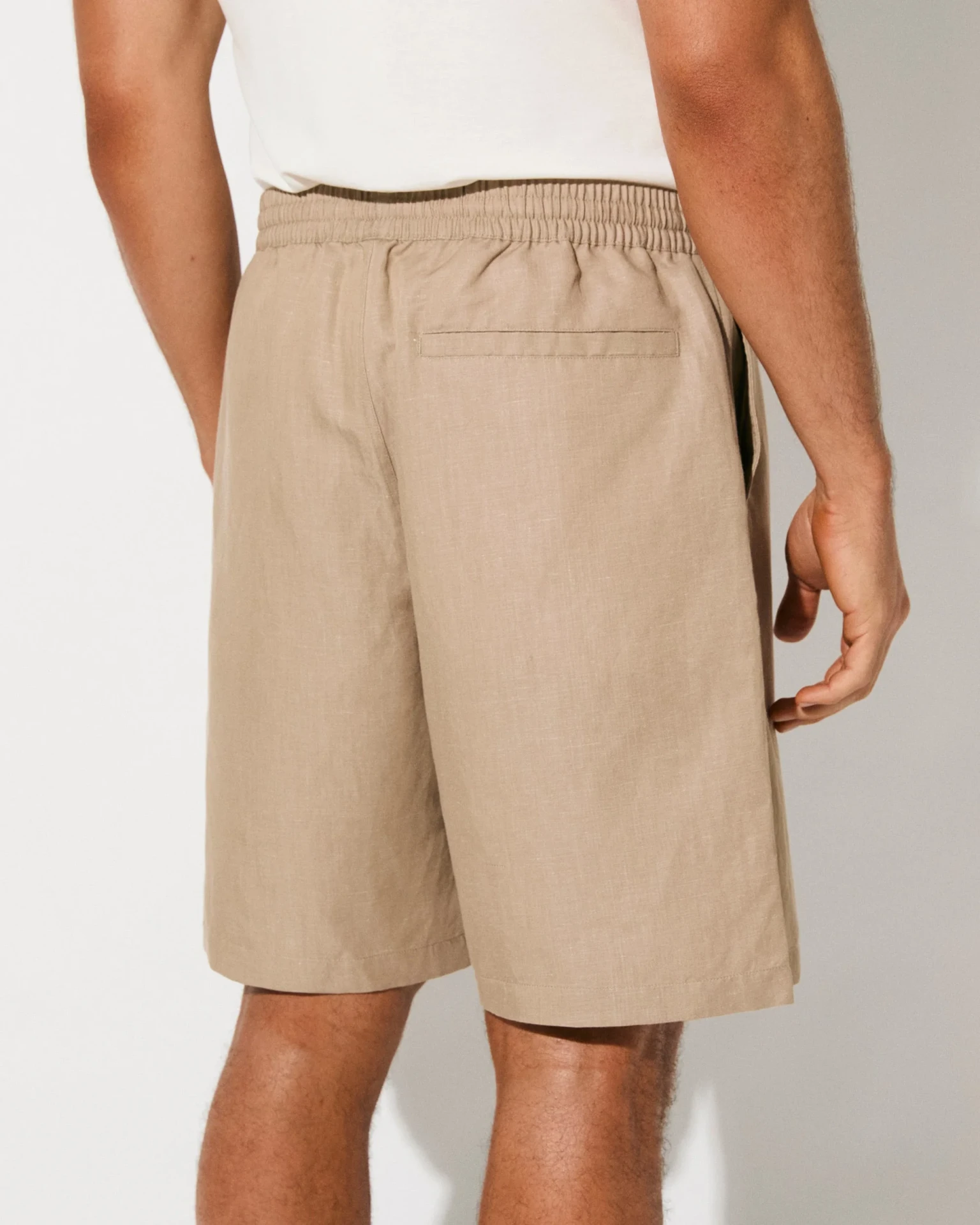 BERMUDA SHORTS IN HAZEL BEIGE