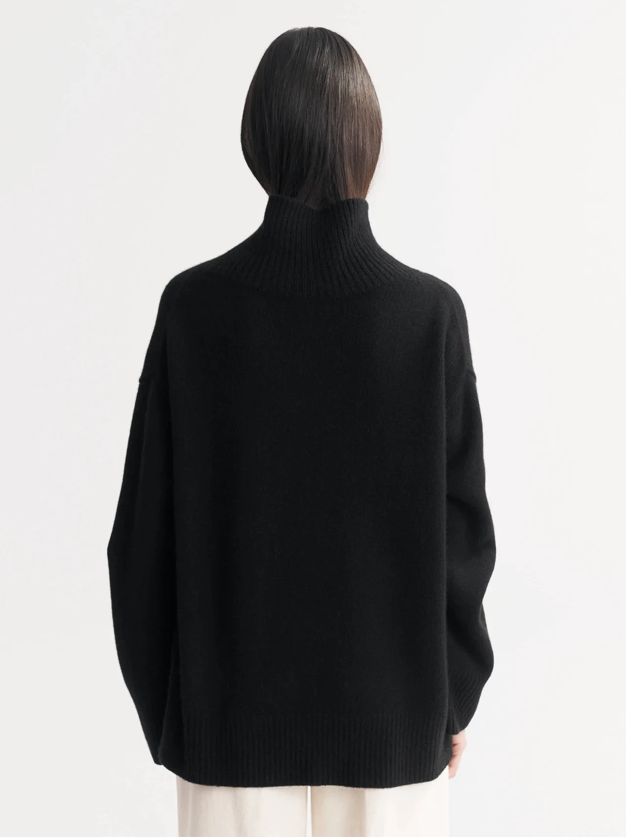 BOYFRIEND TURTLENECK IN BLACK