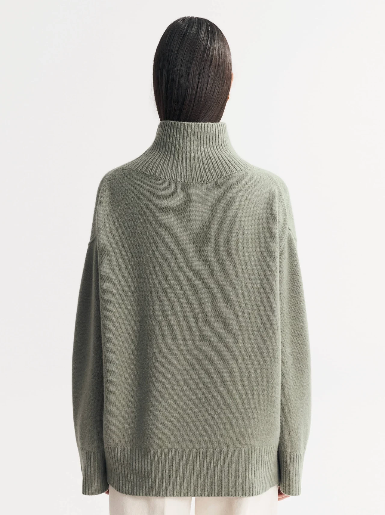 BOYFRIEND TURTLENECK IN GREEN