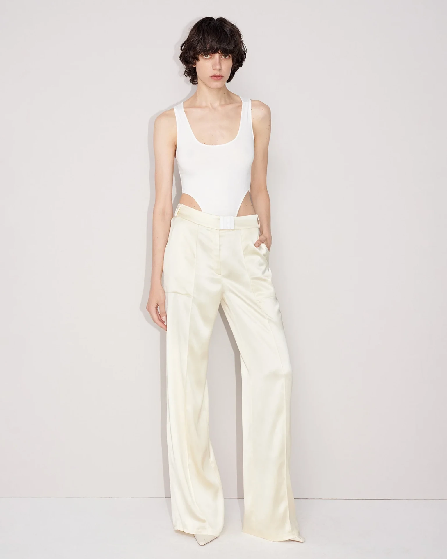 BRA CLOSURE TROUSERS IN VANILLA