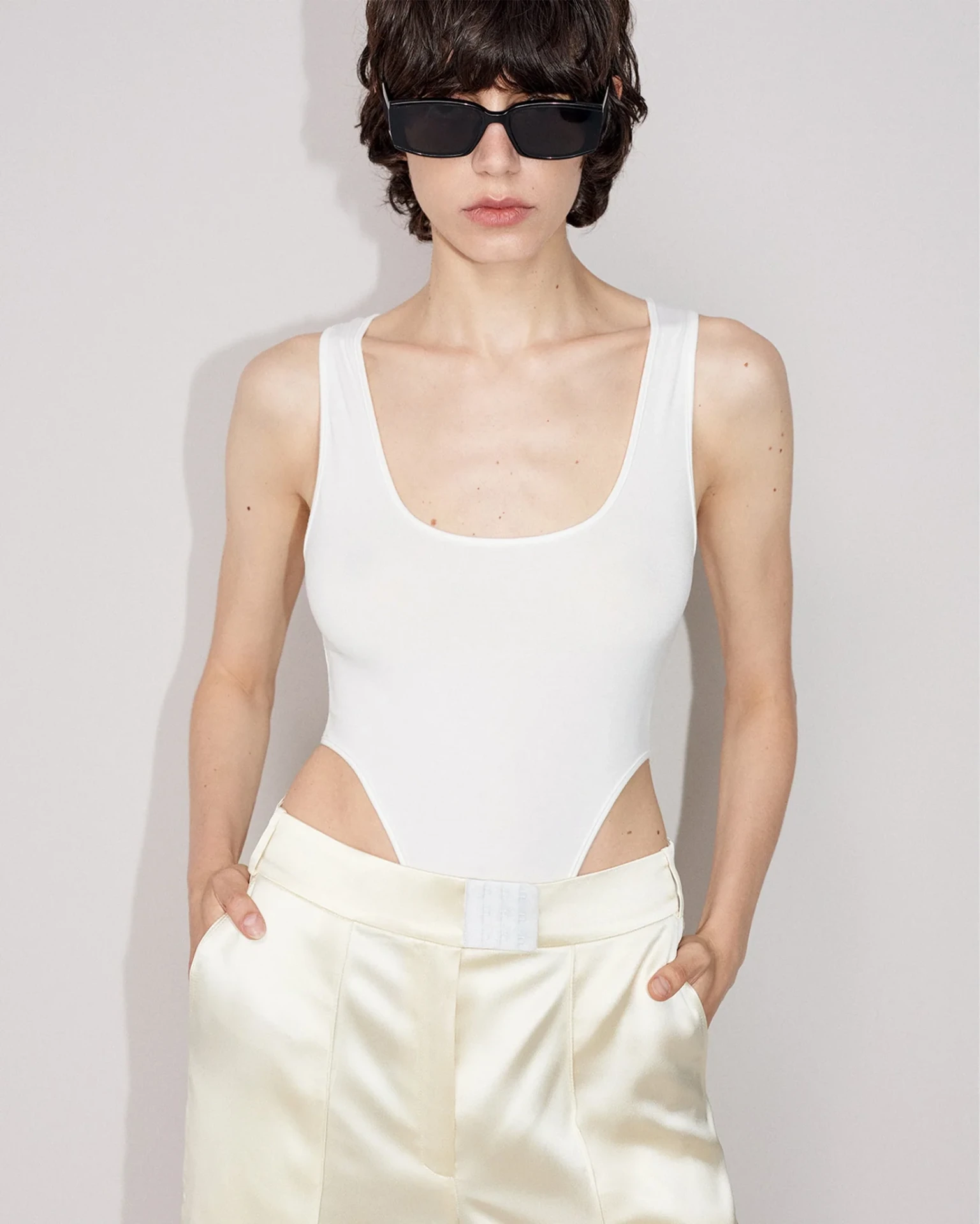BRA CLOSURE TROUSERS IN VANILLA