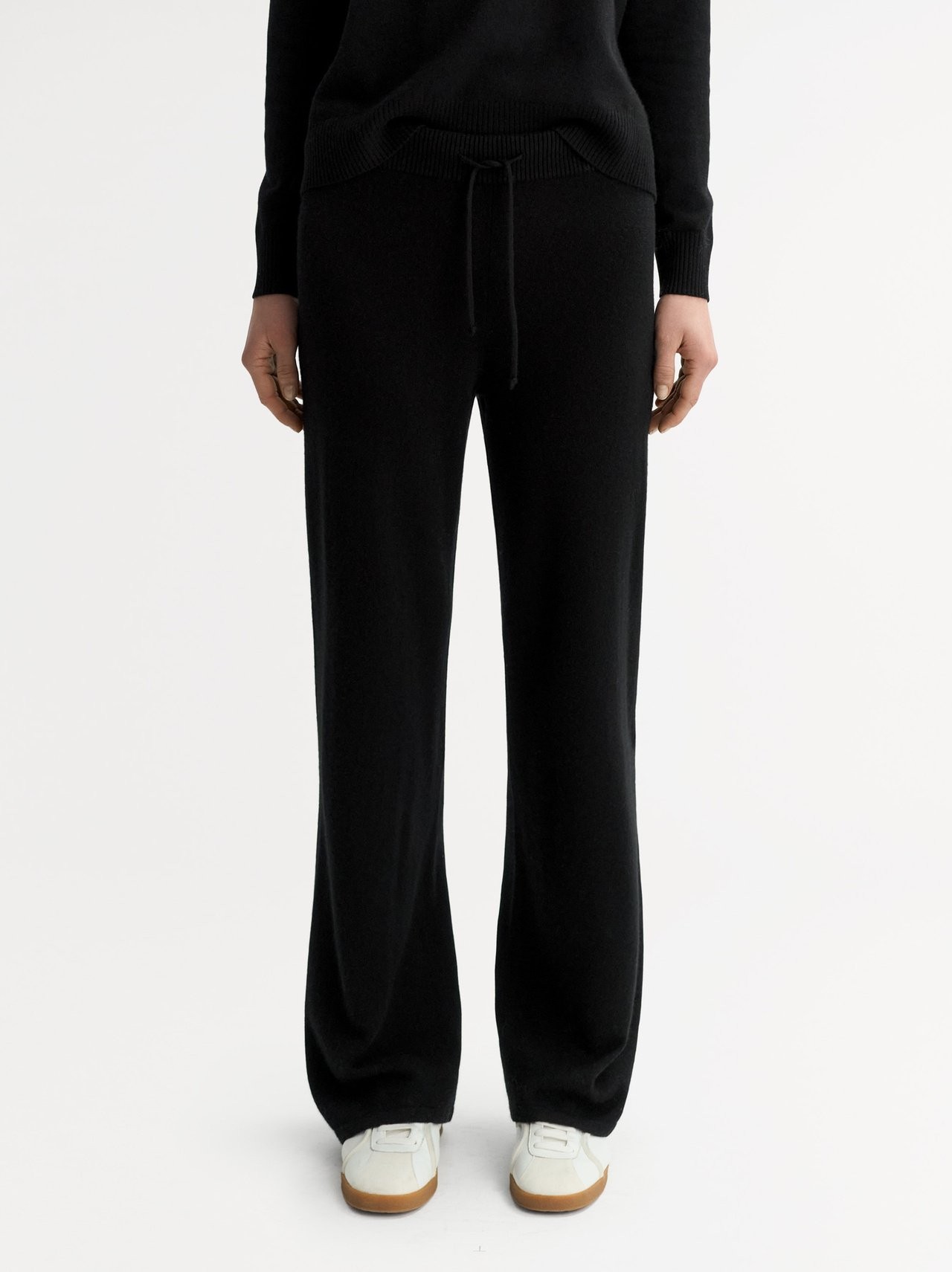 CASHMERE SET IN BLACK