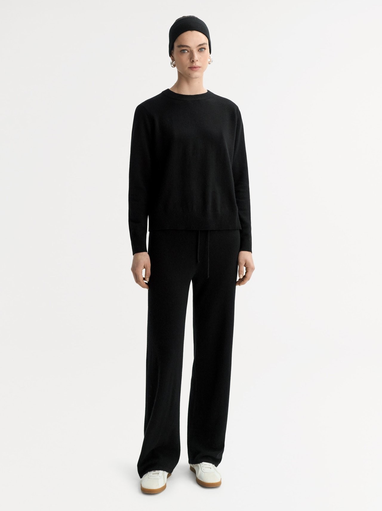 CASHMERE SET IN BLACK