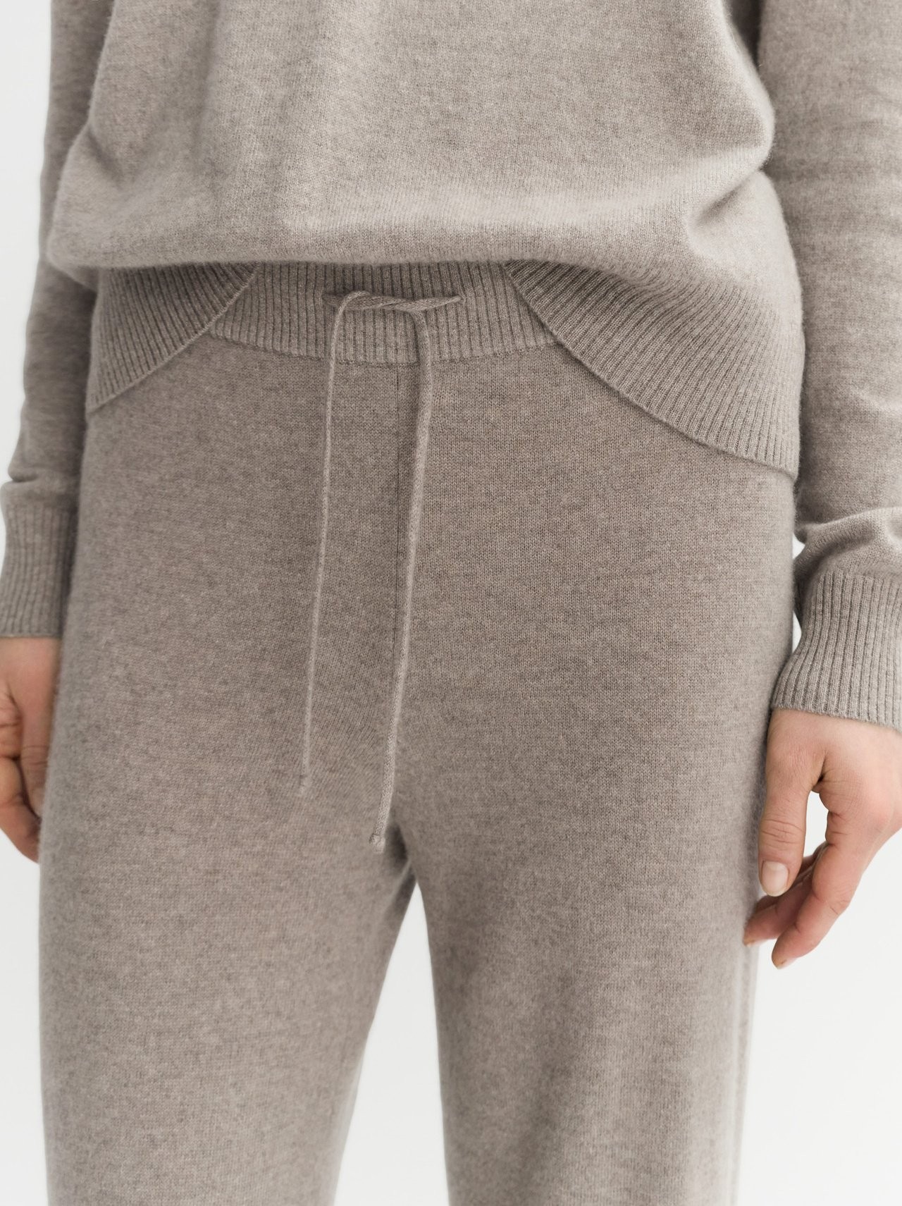 CASHMERE SET IN GREIGE