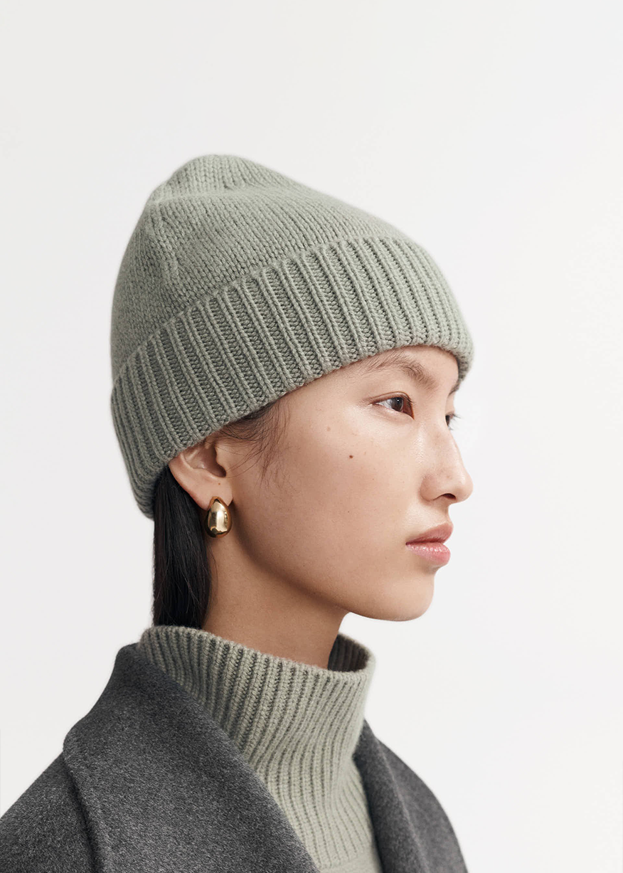 CHUNKY BEANIE IN SAGE GREEN