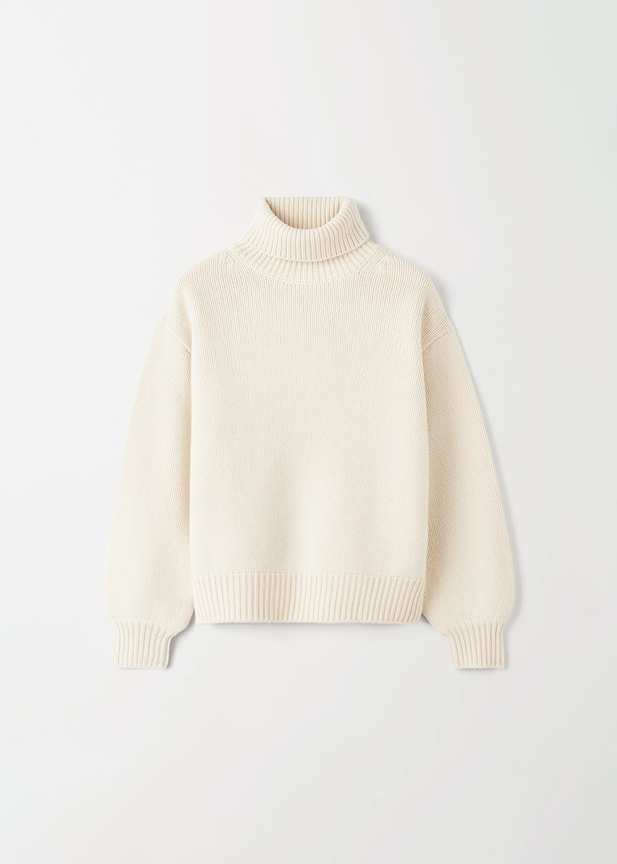 CHUNKY TURTLENECK IN WHITE