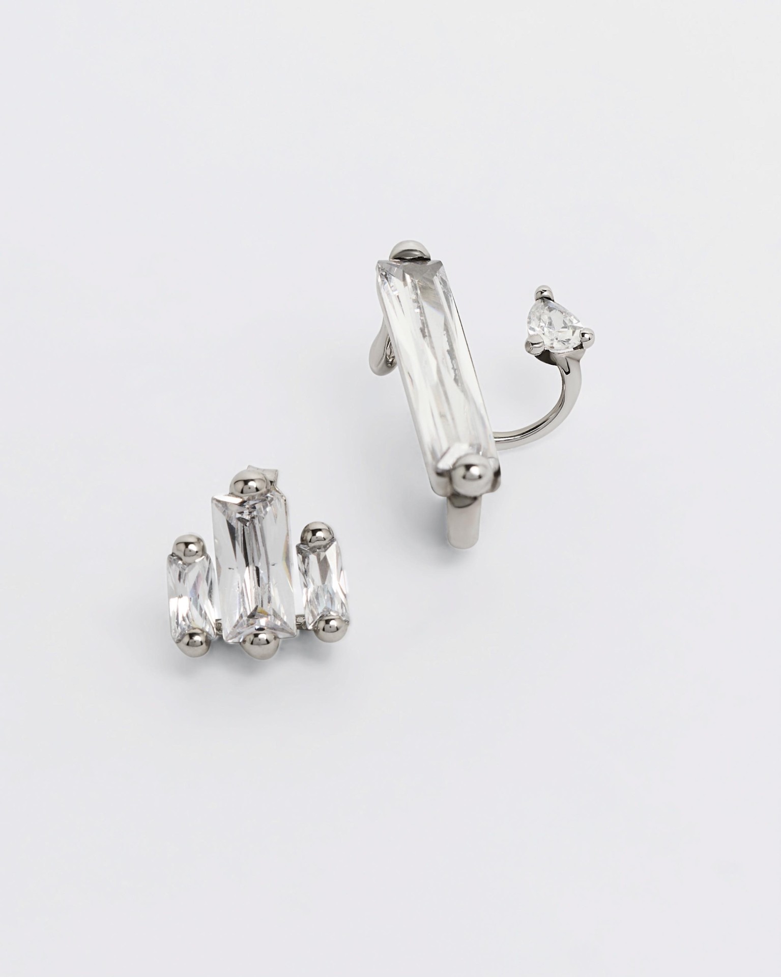 CLEAR FANTASY CRYSTALLISED EAR SET IN SILVER