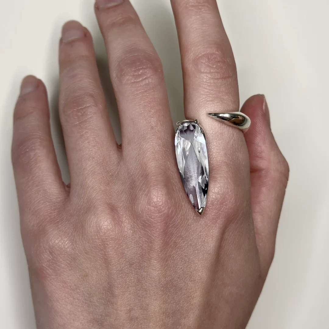 CLEAR SHARP ALIEN RING IN SILVER