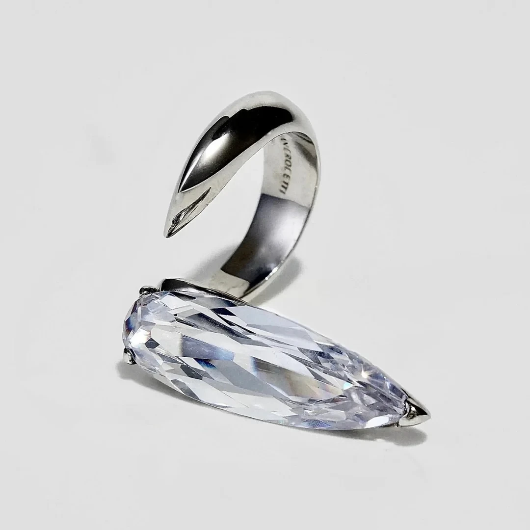 CLEAR SHARP ALIEN RING IN SILVER