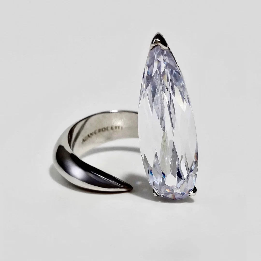 CLEAR SHARP ALIEN RING IN SILVER