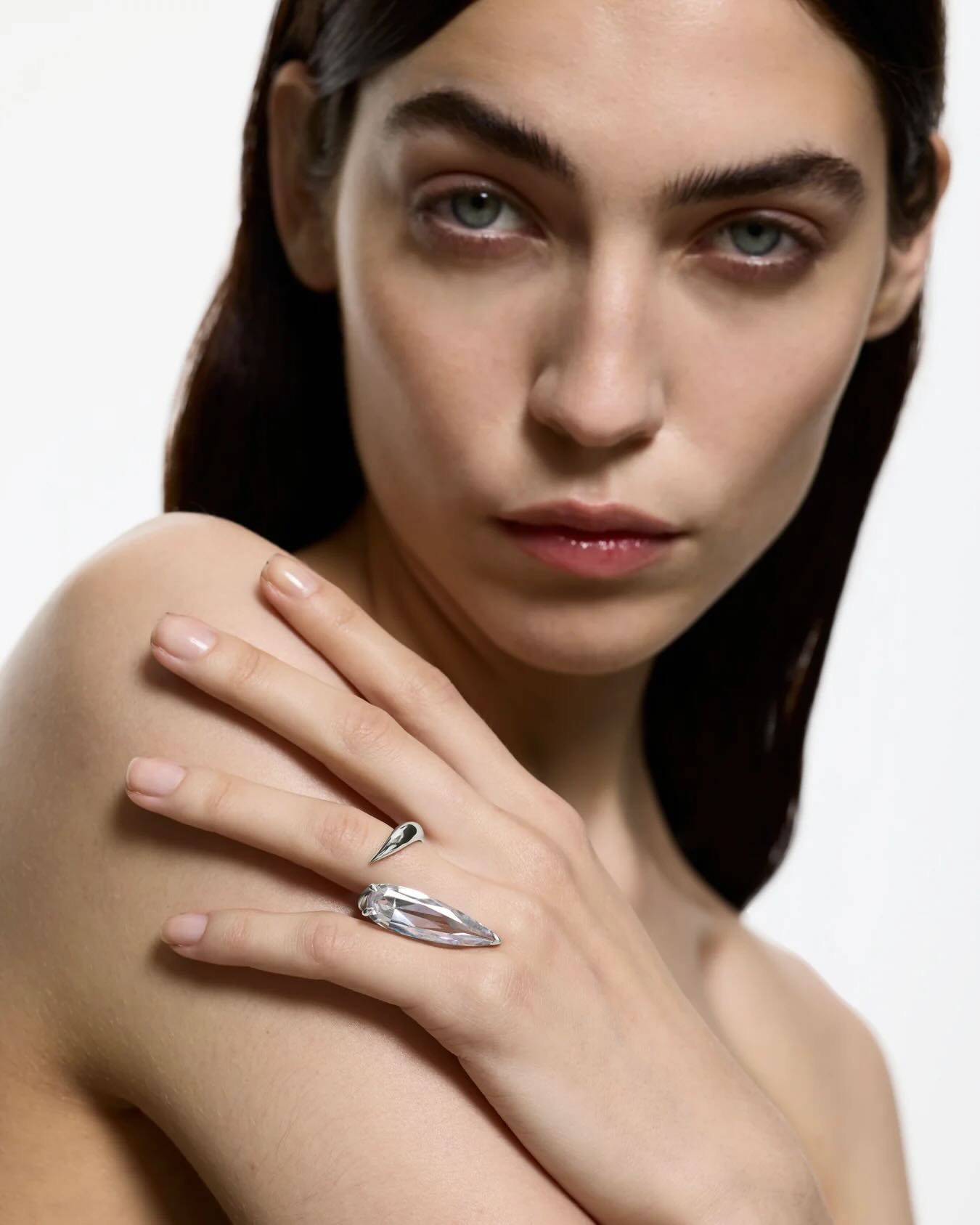 CLEAR SHARP ALIEN RING IN SILVER