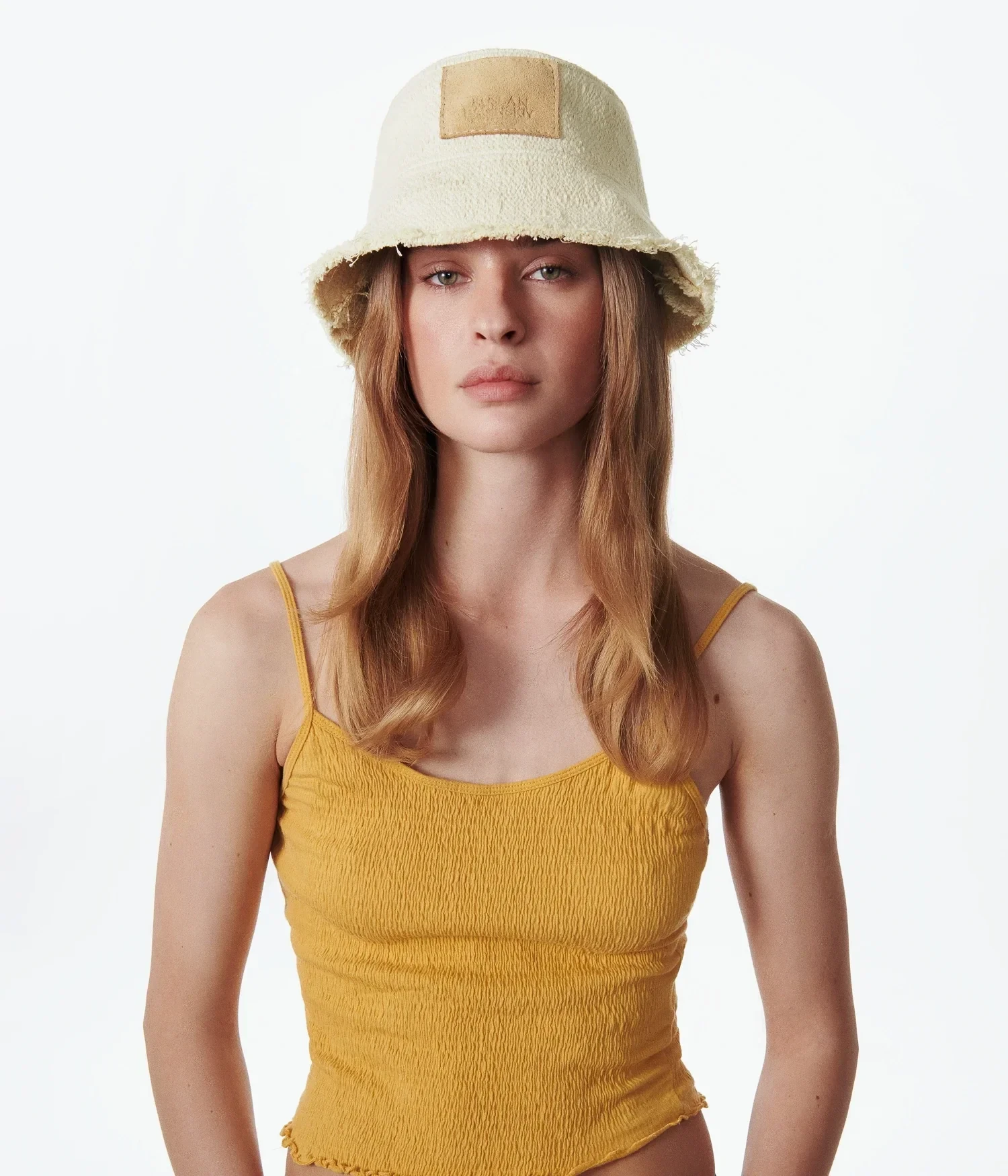 BUCKET HAT IN BEIGE