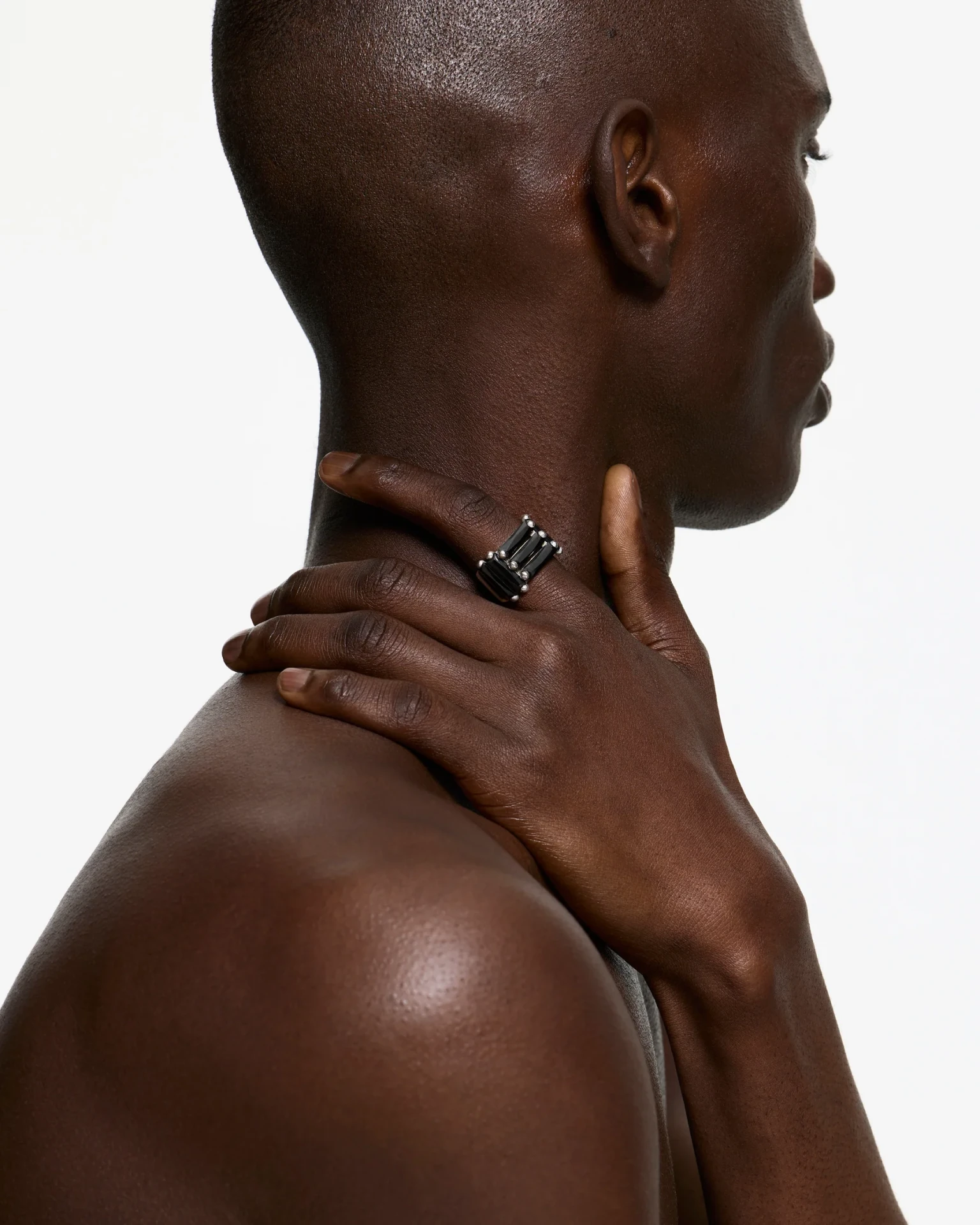 CRYSTALLISED ARMOUR RING IN BLACK