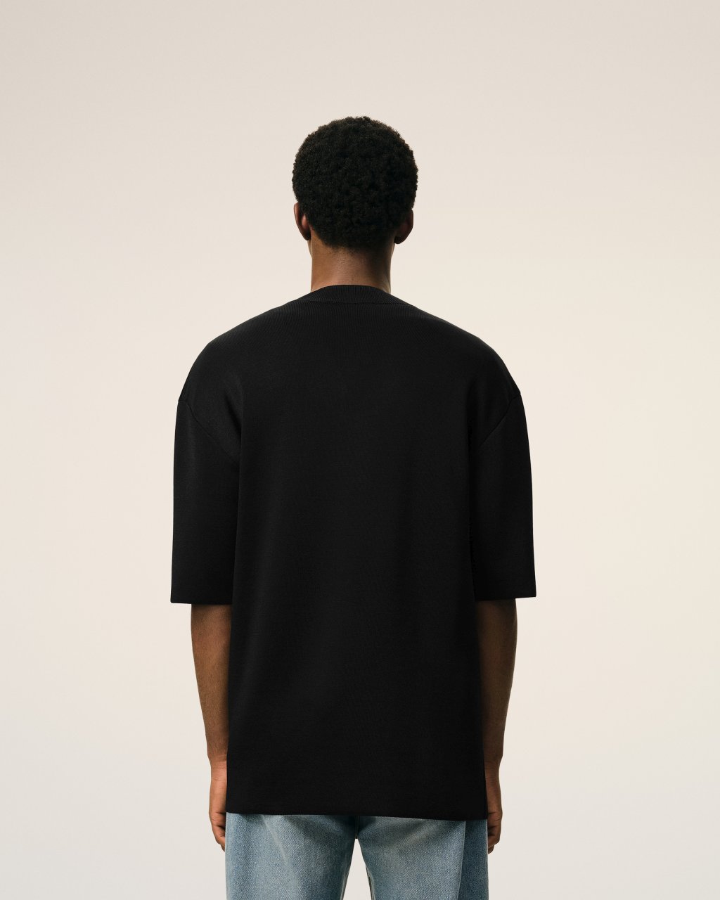 SHORT SLEEVES V NECK SWEATER IN BLACK