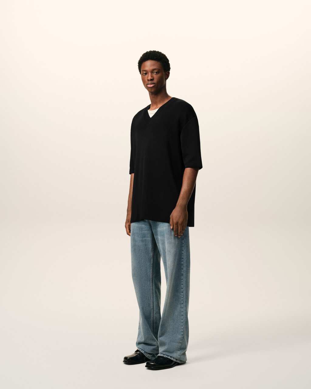 SHORT SLEEVES V NECK SWEATER IN BLACK