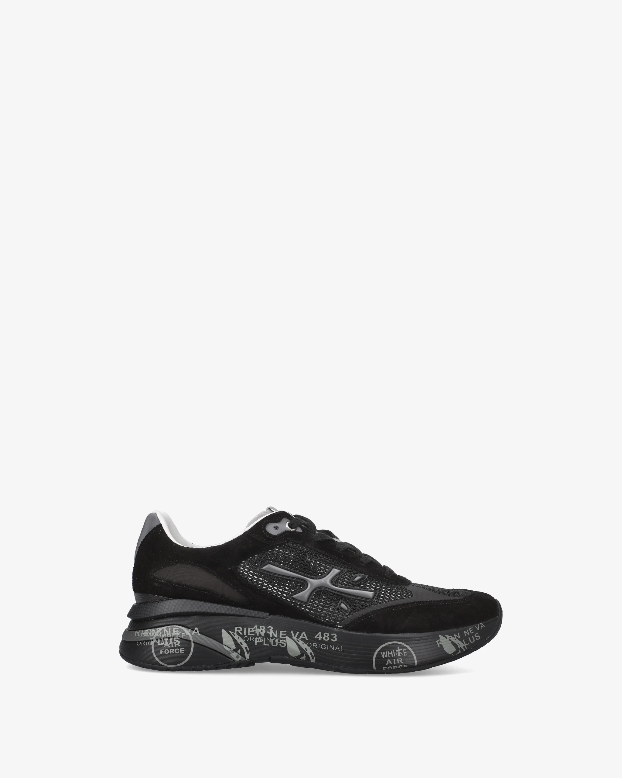 MOERUN IN BLACK