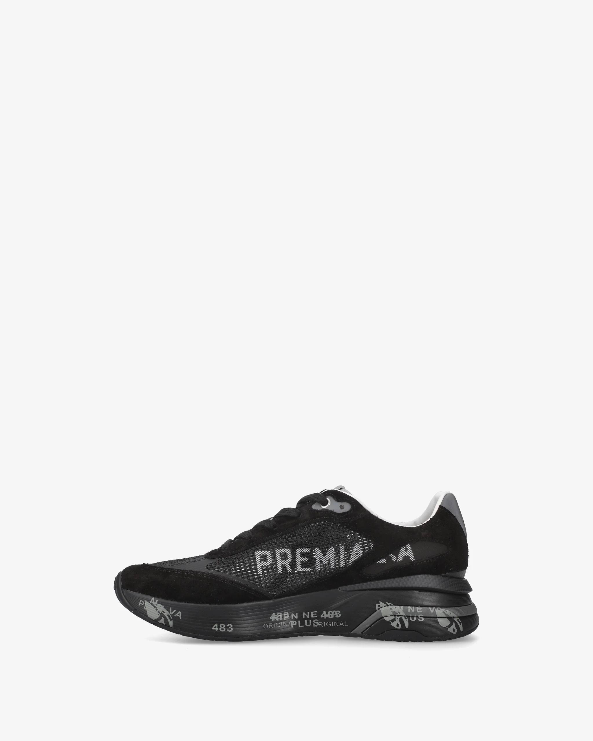 MOERUN IN BLACK