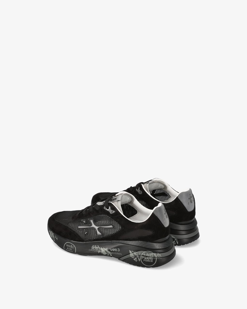 MOERUN IN BLACK
