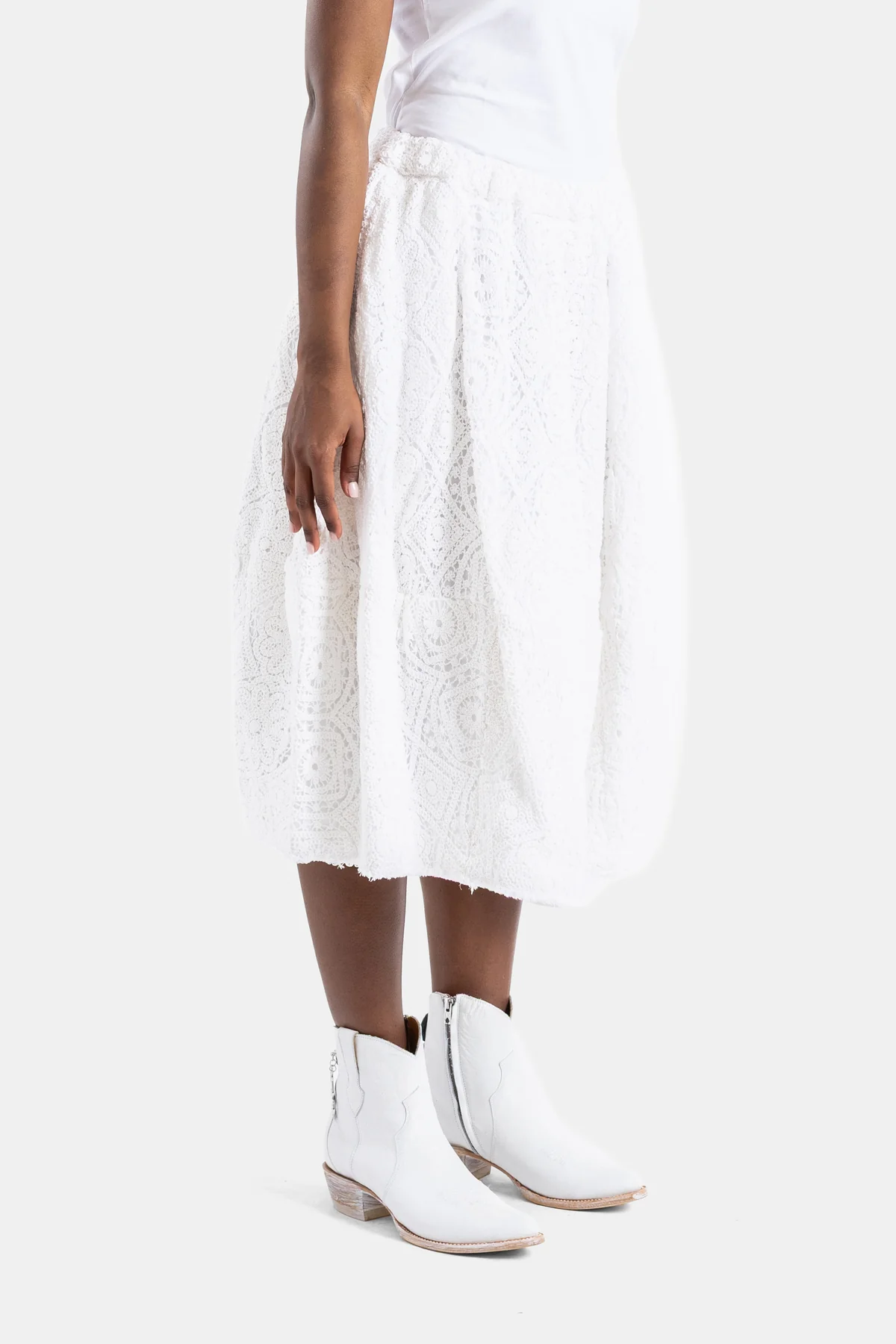 LACE MIDI SKIRT IN WHITE