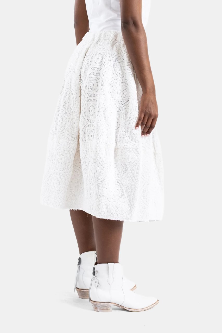 LACE MIDI SKIRT IN WHITE