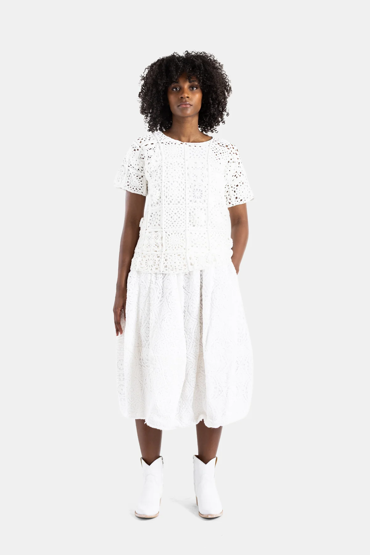 LACE MIDI SKIRT IN WHITE