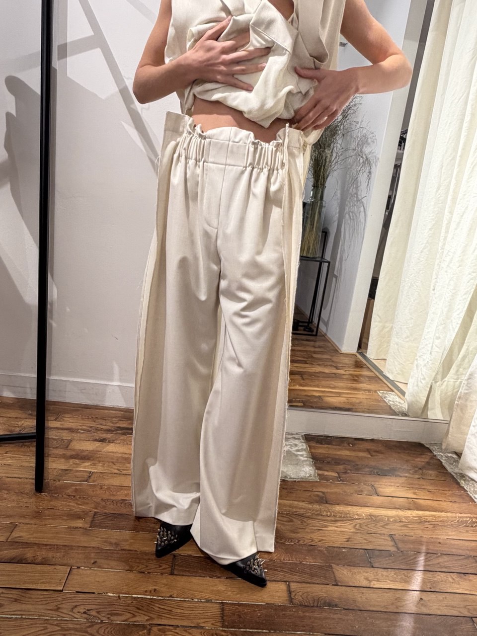 HIGH-RISE PLEATED WIDE-LEG PANTS